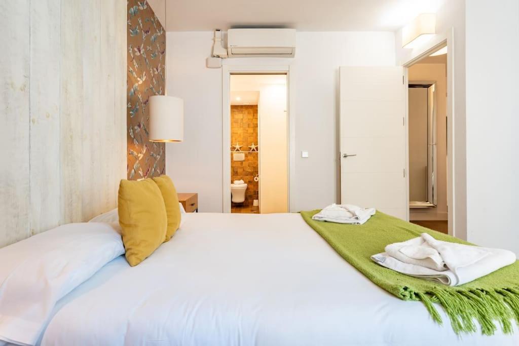 Super Central Malaga Flat With Terrace And Free Parking Extérieur photo